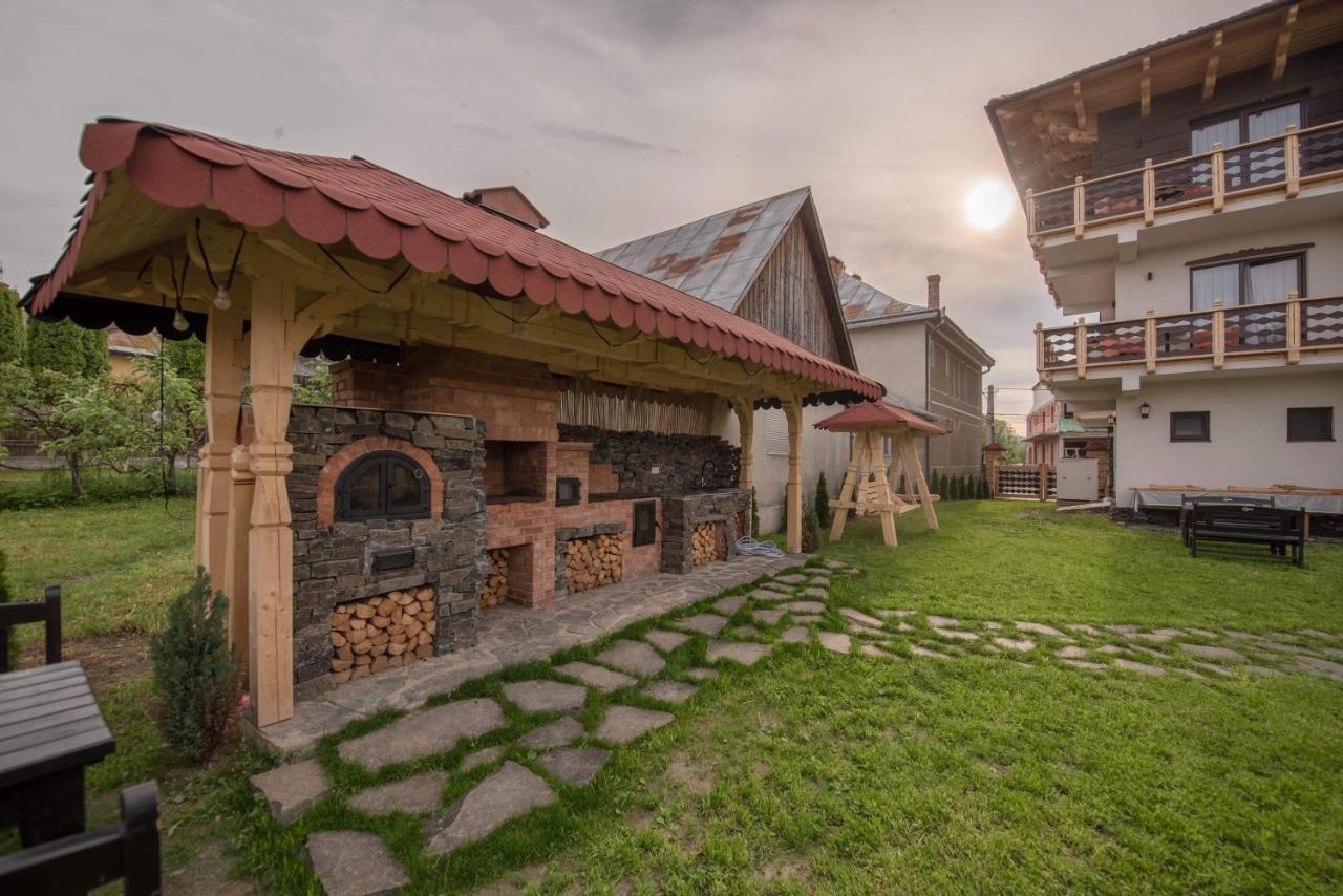 ホテル La Conacul Vesel Săpînţa エクステリア 写真